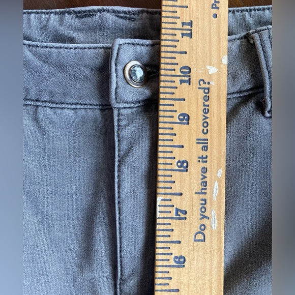 Ladies Size 8 Short Dream Jeanne’s by Quacker Factory Gray Denim W/Rhinestones - Picture 6 of 16